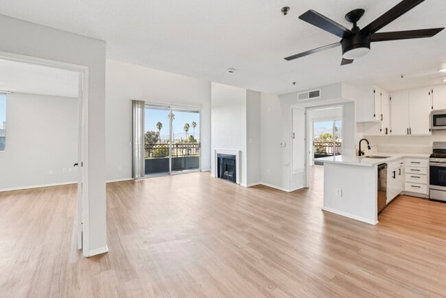 Interior Photo - 310 South Virgil Ave