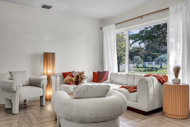 Foto del edificio - 590 NW 159th St