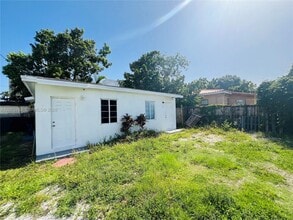 Building Photo - 3072 SW 16th St