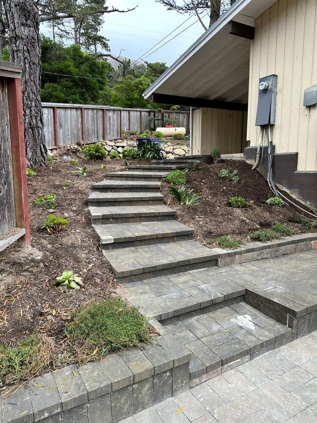 Foto del edificio - Recently Remodeled Carmel Highlands Home