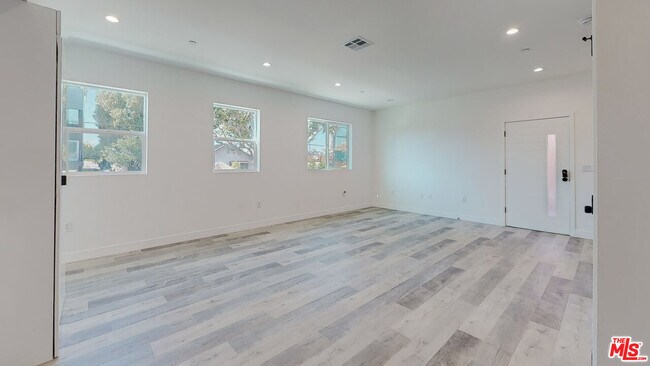 Foto del edificio - 236 N Burlington Ave