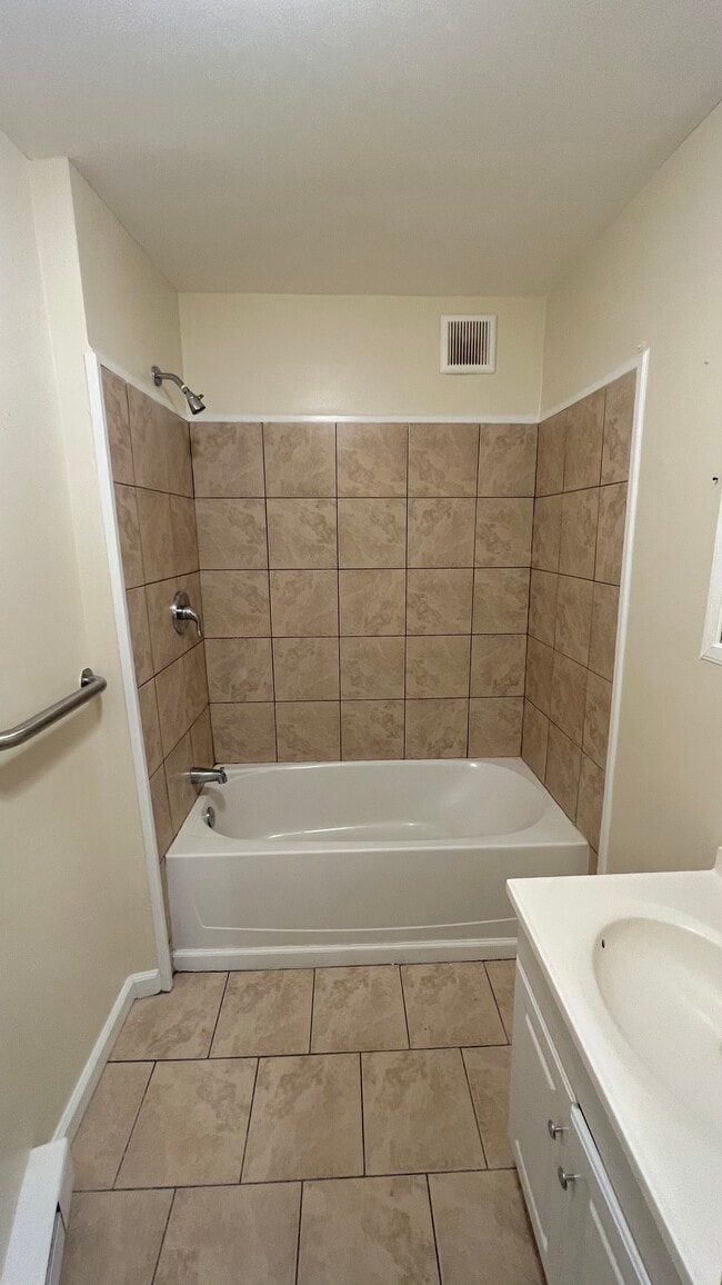 Photo - 161 S Main St Apartment