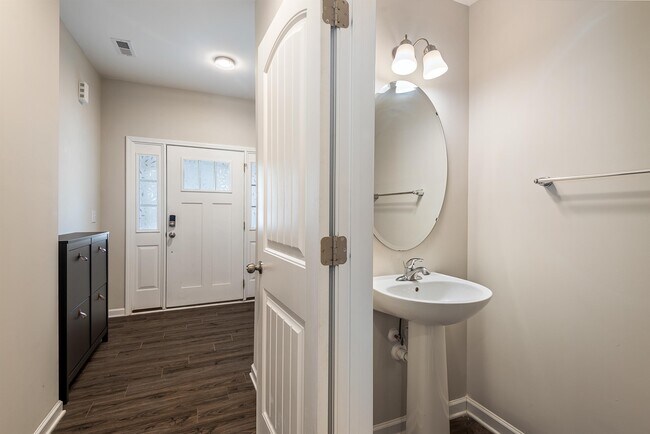 Building Photo - 426 Irving Way