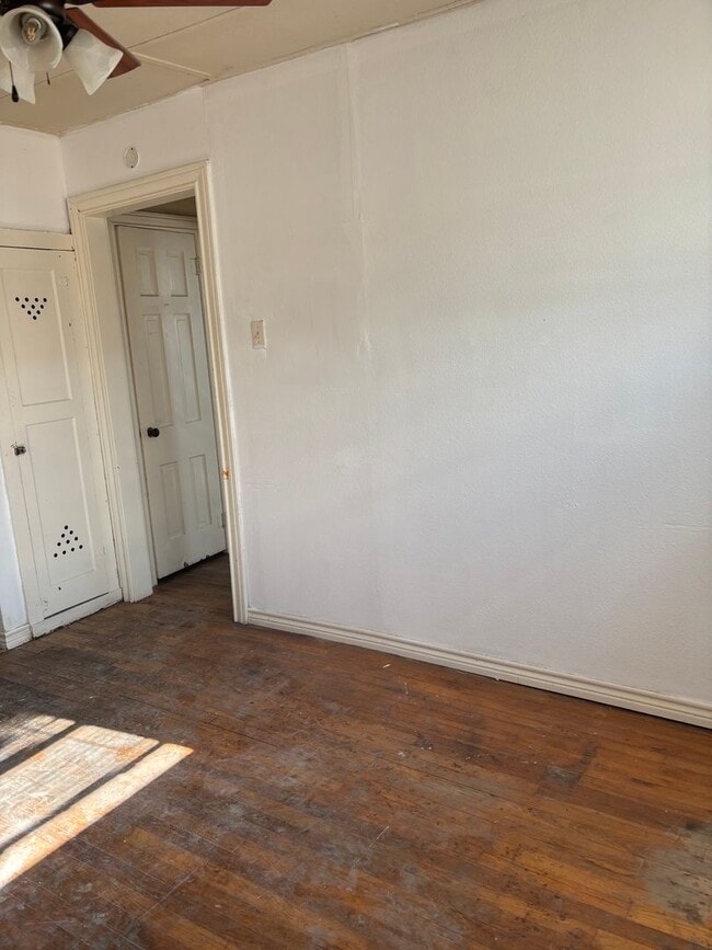 Building Photo - 1101 Holly Vista St