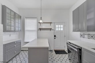 Building Photo - 13 2nd Ave