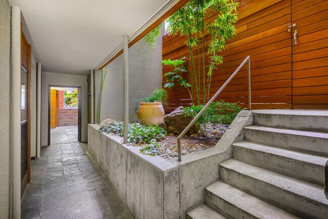 Foto del edificio - East Slope Queen Anne 1 Bedroom Condo