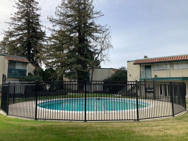 Building Photo - 975 Murrieta Blvd