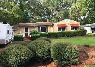 Building Photo - 2119 Charter Oak Dr