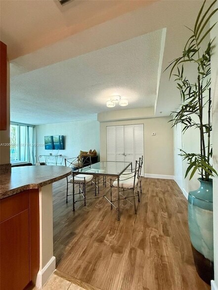 Building Photo - 7501 E Treasure Dr