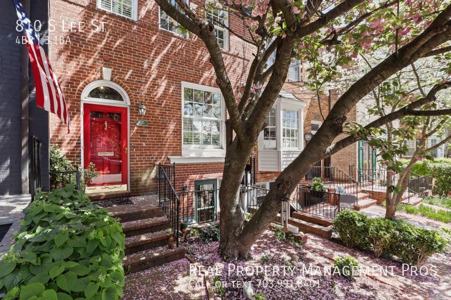 Foto principal - 4 Bedroom Old Town Estate - backs to lush ...