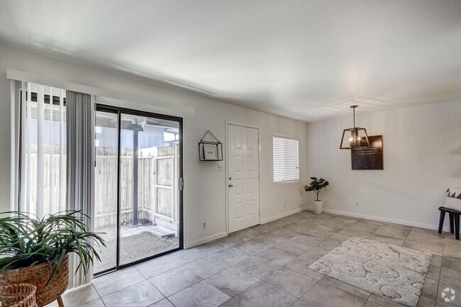 Building Photo - 286 W Palomino Dr