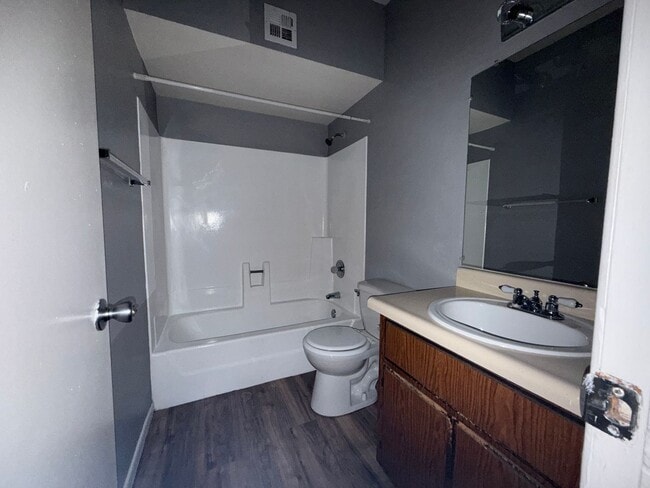 Building Photo - A566