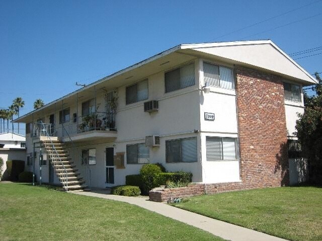 Primary Photo - 7049 El Provo Cir