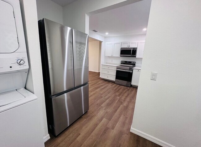 Building Photo - 329 NE 2nd St