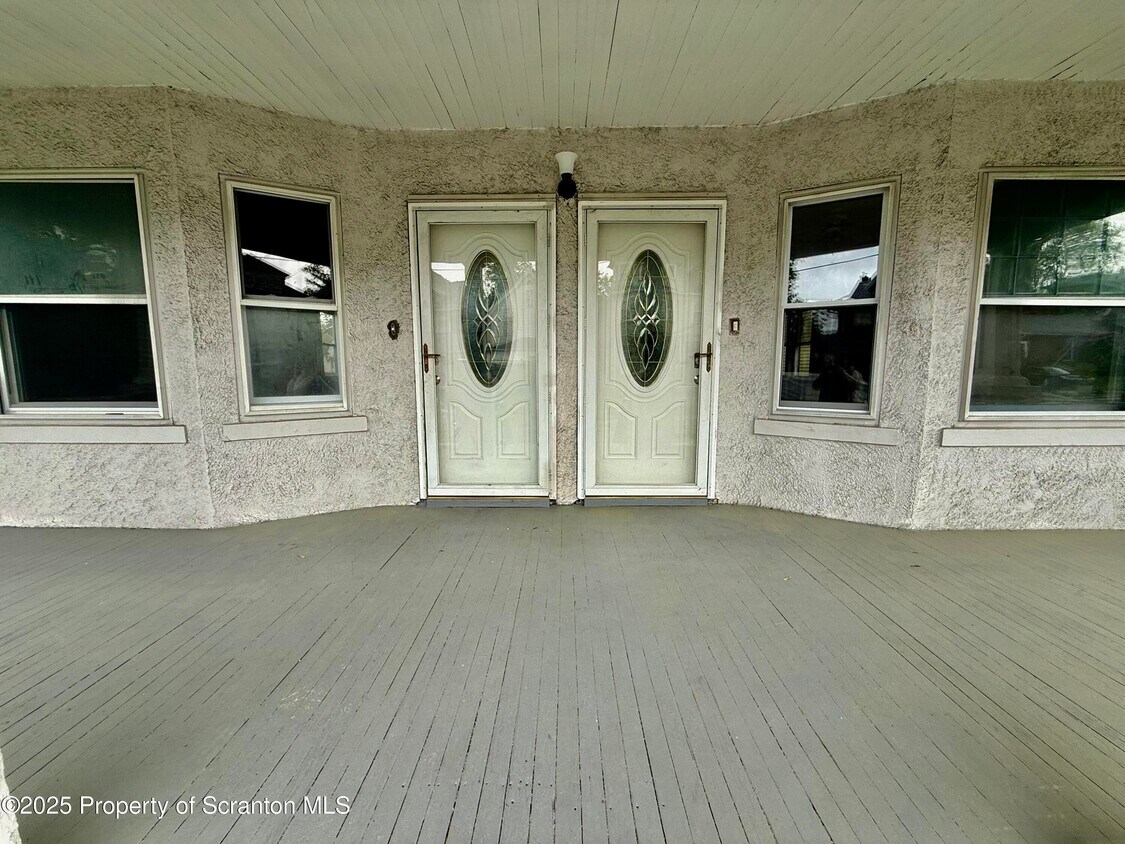 Foto principal - 611 Harrison Ave