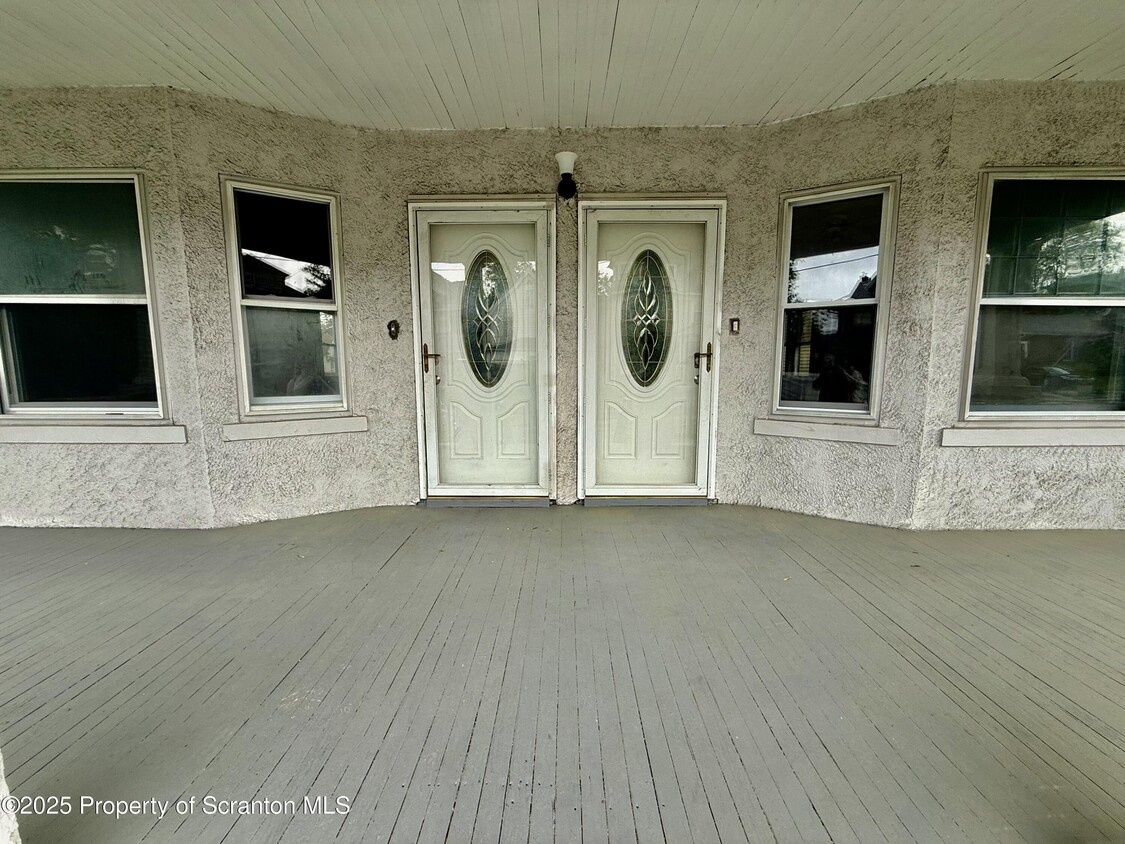 Primary Photo - 611 Harrison Ave