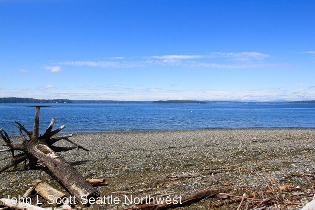 Foto del edificio - 7035 Beach Dr SW