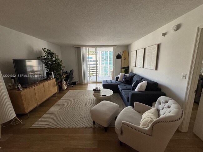 Foto del edificio - 1200 Brickell Bay Dr