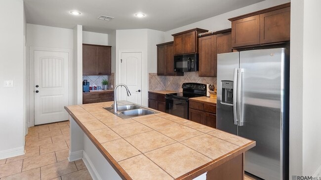 Building Photo - 17634 Hoods Ridge Dr