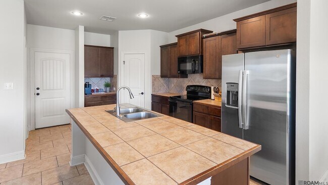 Foto del edificio - 17634 Hoods Ridge Dr
