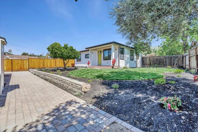 Foto del edificio - 10474 McVay Ave