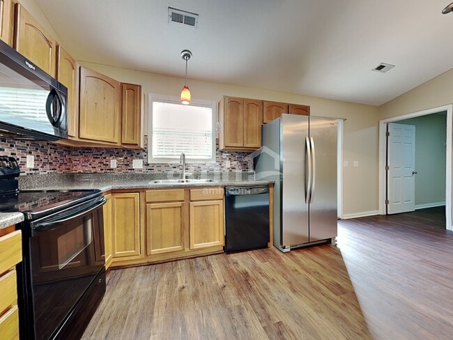 Foto del edificio - 617 Drakewood Rd