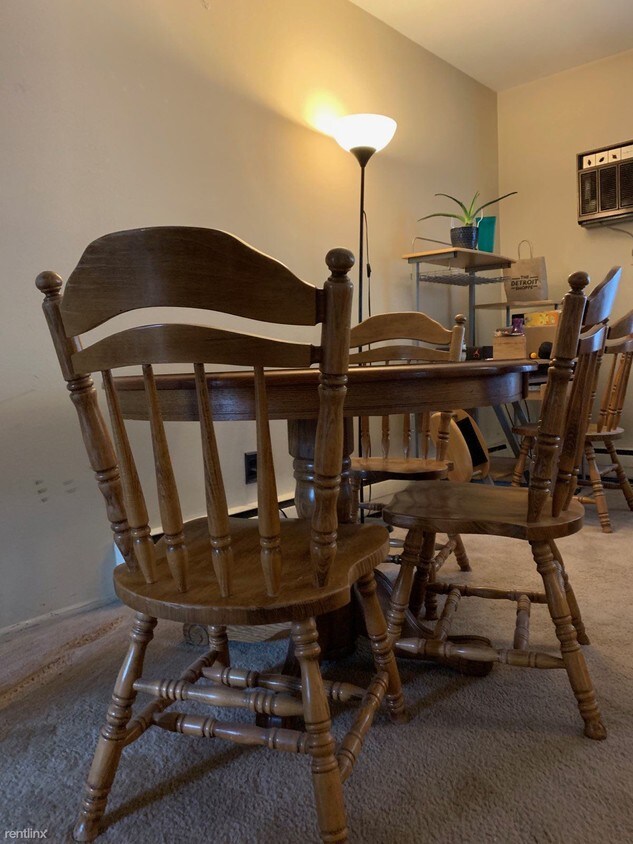 Foto principal - 1 br, 1 bath Condo - 2859 E Maple Rd