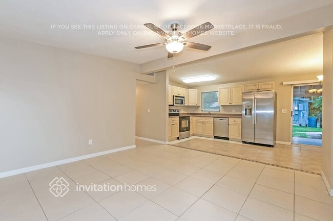 Building Photo - 1110 E Camellia Dr