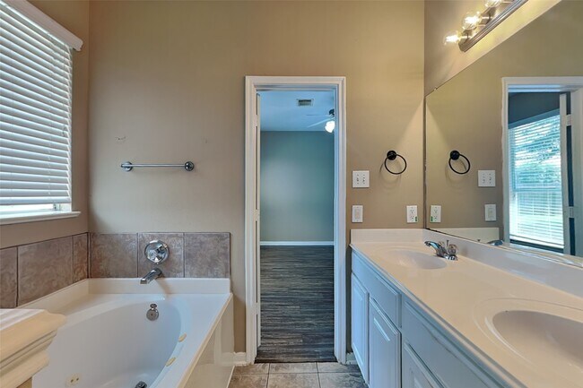 Foto del edificio - 7418 Jacobs Well Dr