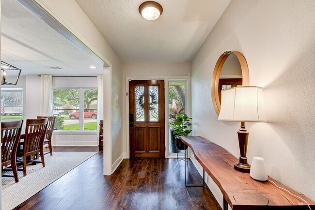 Foto del edificio - 10707 Piping Rock Ln