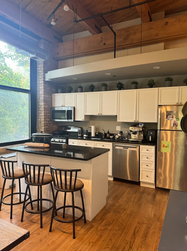 Foto del edificio - 2210 W Wabansia Ave