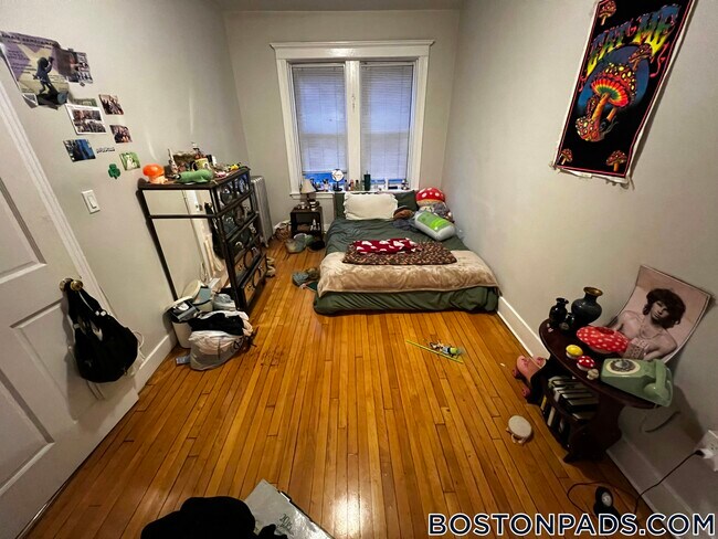 Foto del edificio - 8 Farrington Ave