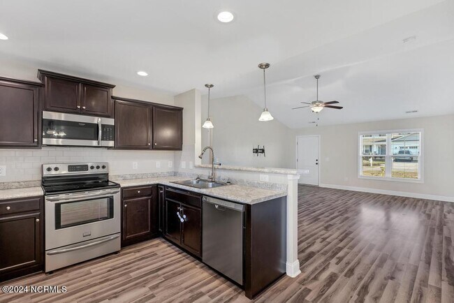 Building Photo - 319 Bubbling Brook Ln