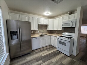 Building Photo - 7112 Forest Vista St