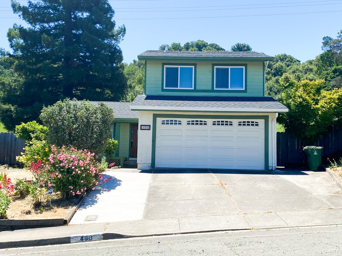 El frente de la casa - 496 Falcon Way