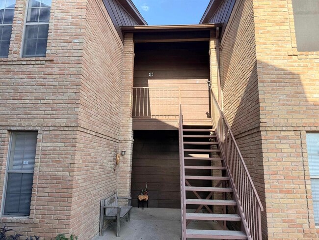 Building Photo - 203 Martingale