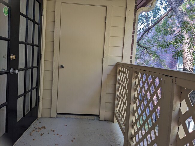 Foto del edificio - 8055 Cambridge St