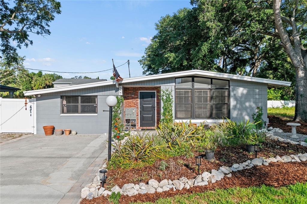 Foto principal - 2407 S Lois Ave