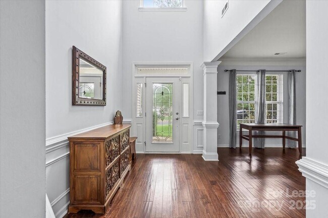 Foto del edificio - 9920 Eden Hall Ct