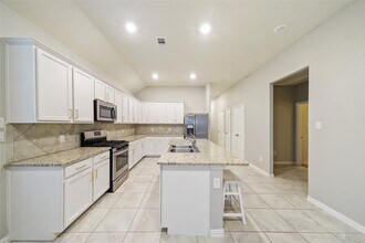 Building Photo - 27910 Augusta View Dr