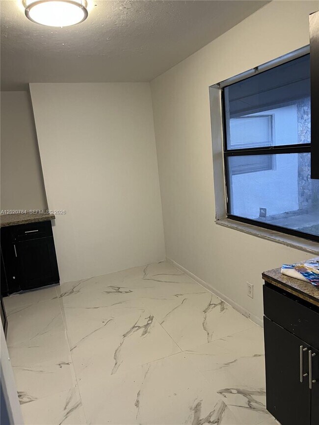 Foto del edificio - 4809 SW 25th St