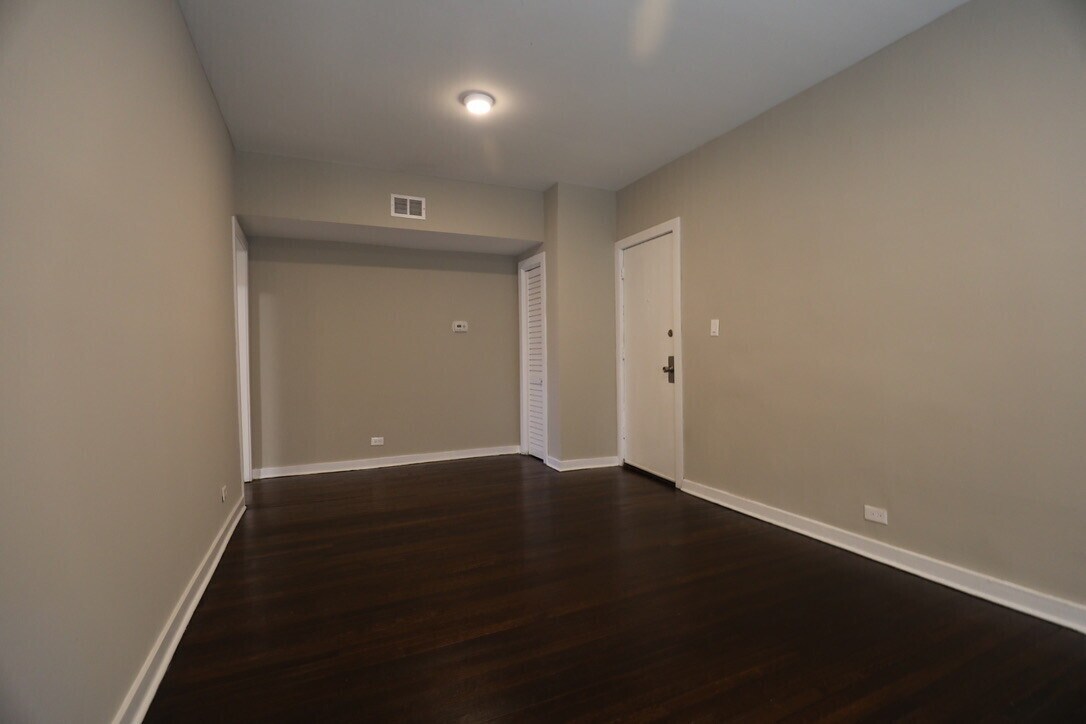 Primary Photo - 3422 N Elaine Pl