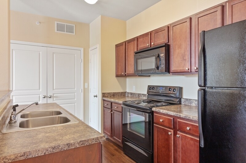 Sonoma Court Rentals in Rockwall at 970 W Yellow Jacket Ln Rockwall, TX