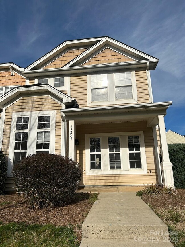 Building Photo - 15258 Crossing Gate Dr