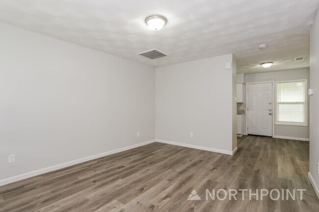 Foto del edificio - Newly Renovated Single Family Home | 3 BR/1.5BA | 1-Car Covered Parking| Backyard
