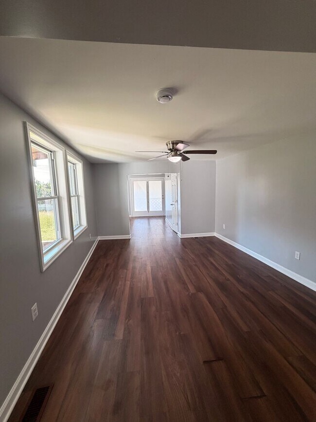Building Photo - 1803 Homberg Ave