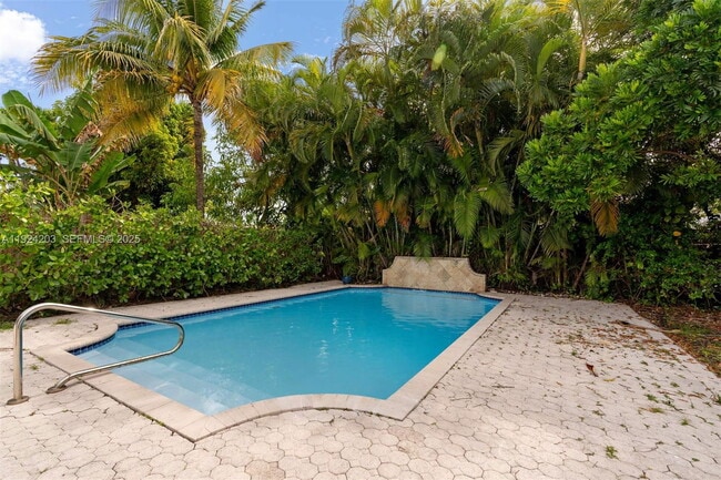 Foto del edificio - 8943 Hawthorne Ave