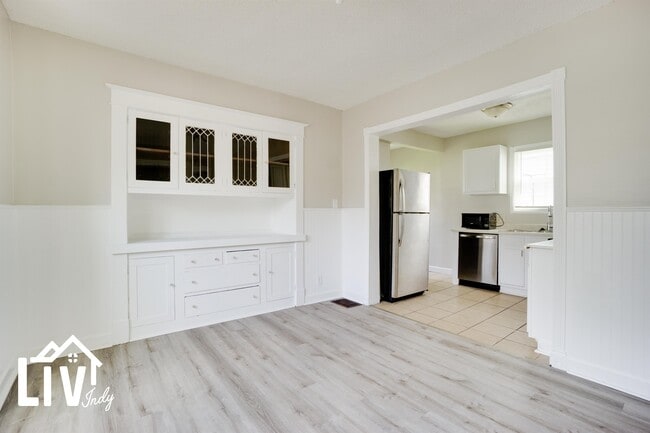 Building Photo - 1037 N Temple Ave