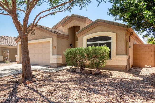 Building Photo - 1020 S Esmeralda