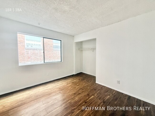 Building Photo - 235 S Mariposa Ave